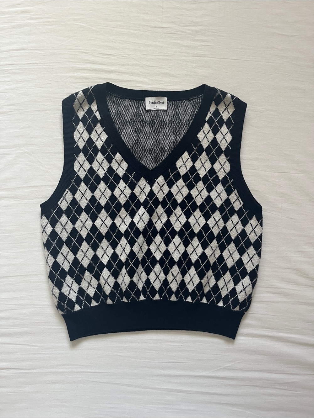 Aritzia Quinn Sweater Vest - Picture 2 of 5